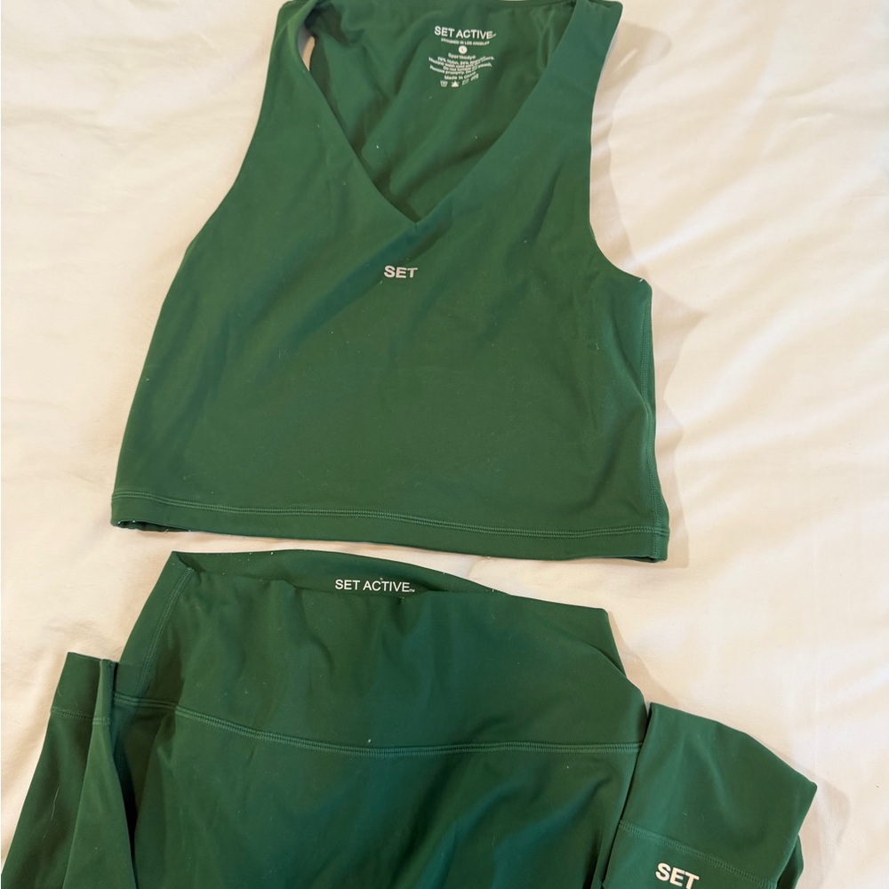 ☀️🌴SET Active Forest Green Crop Tank and Leggings Set - Picture 2 of 4